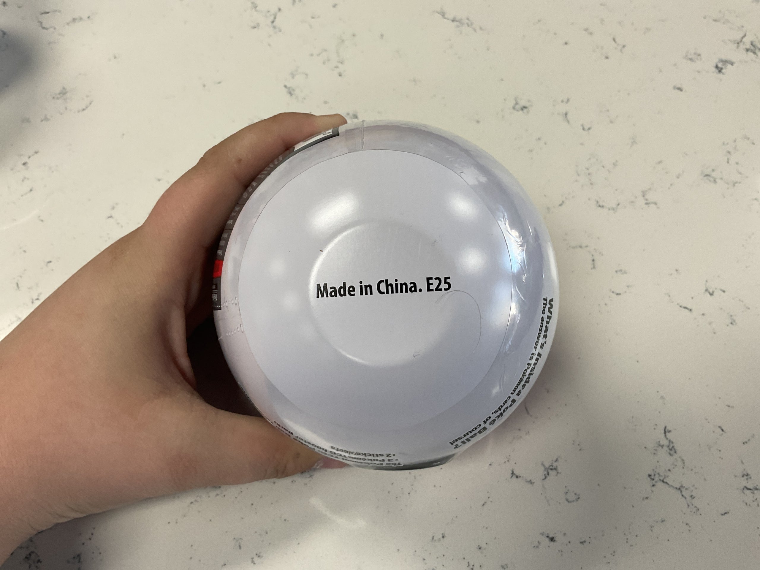 E25 Pokeball tin