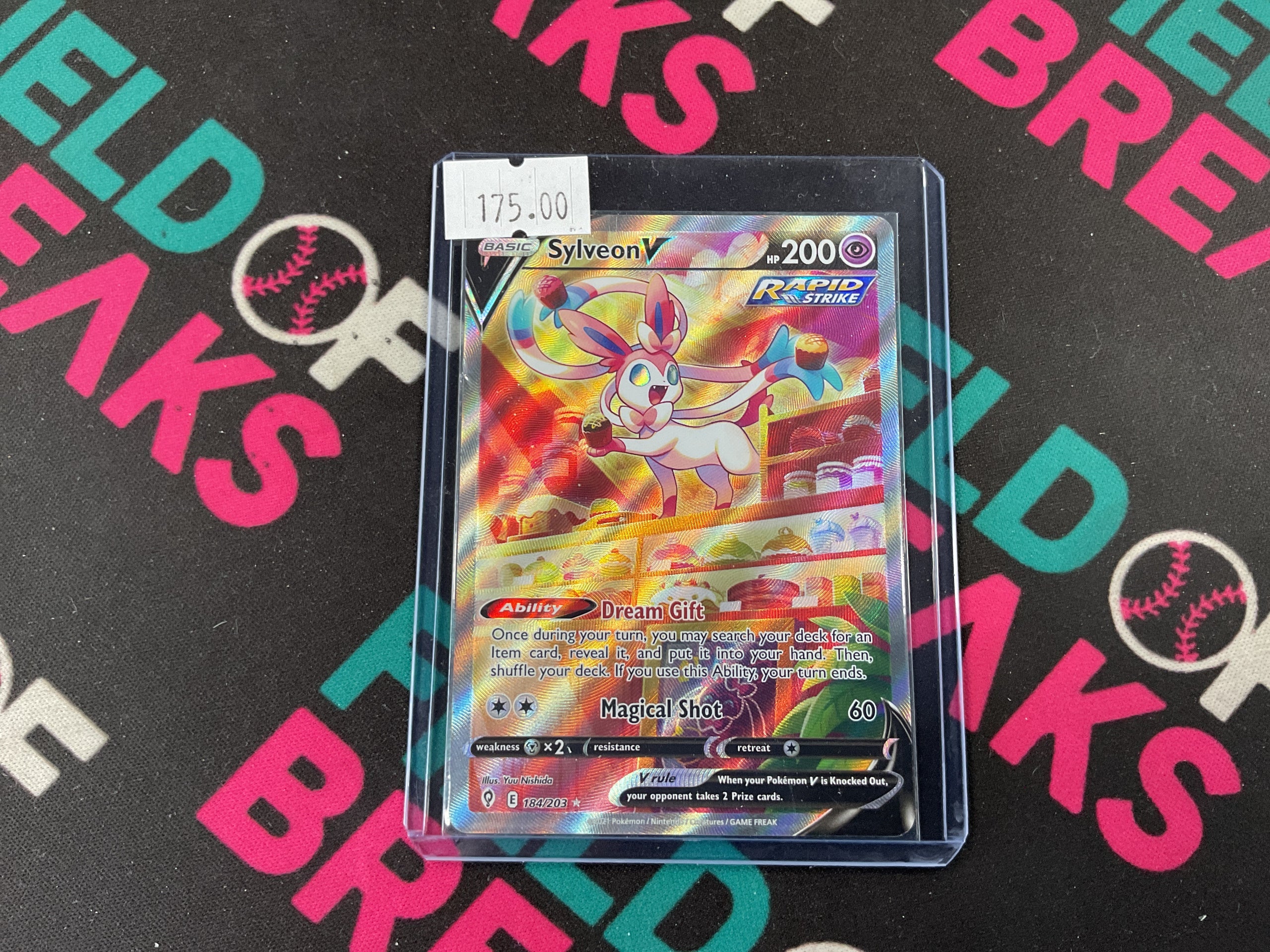Sylveon V 184/203