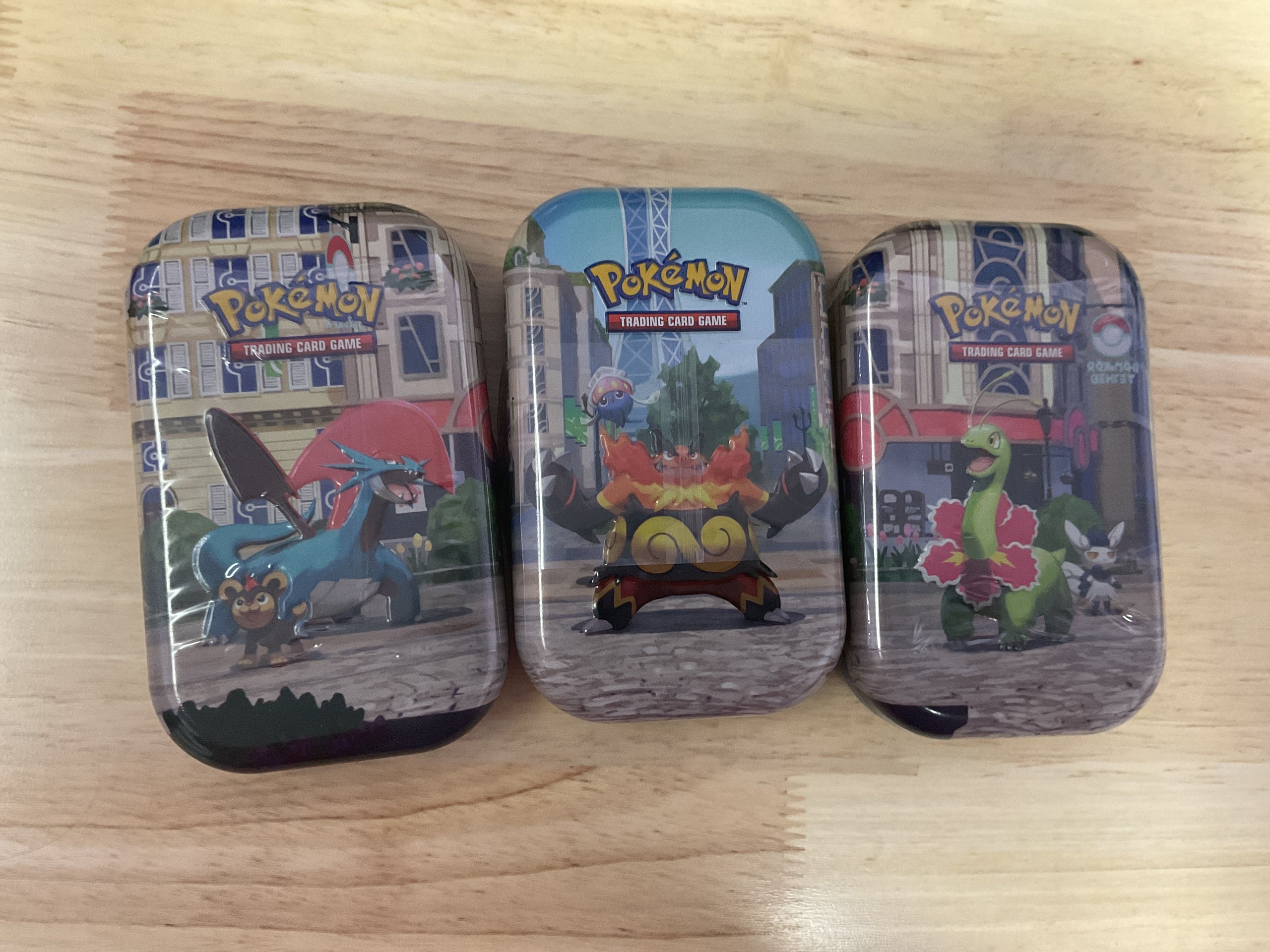 Lumiose City Mini Tin ( style may very )