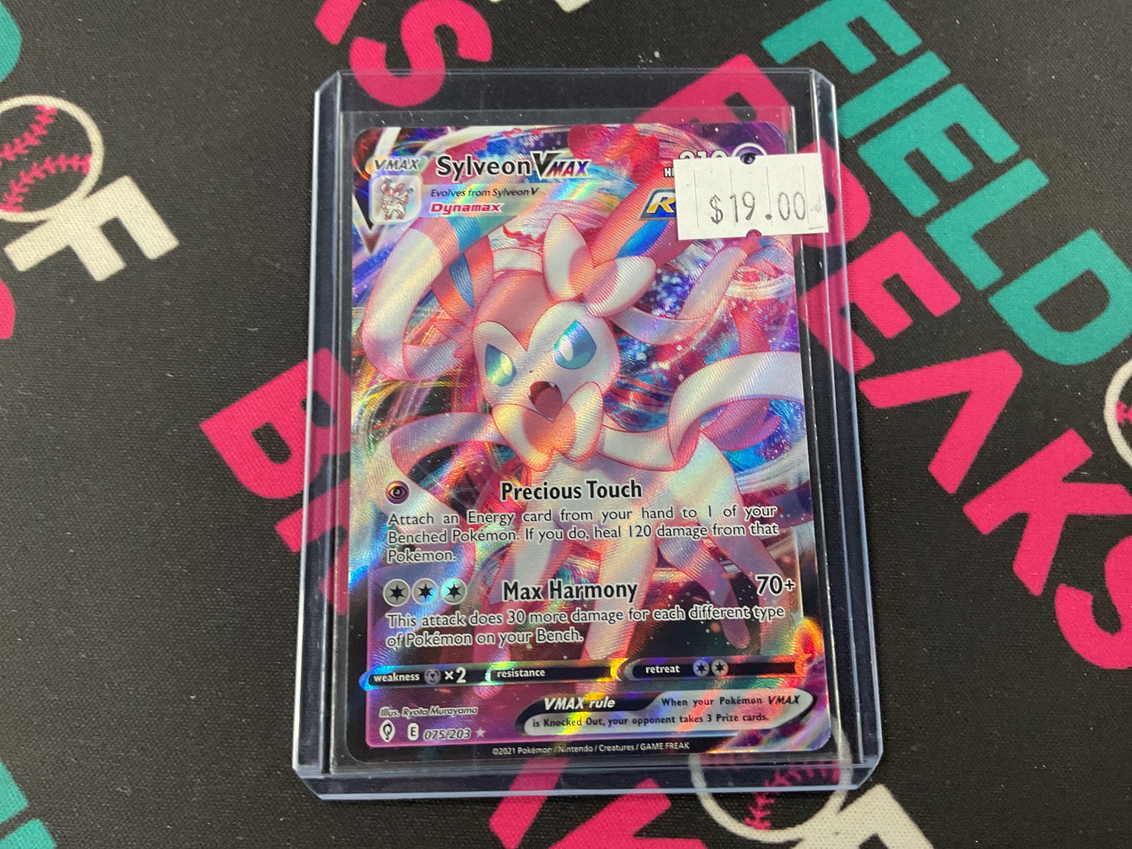 Sylveon 075/203